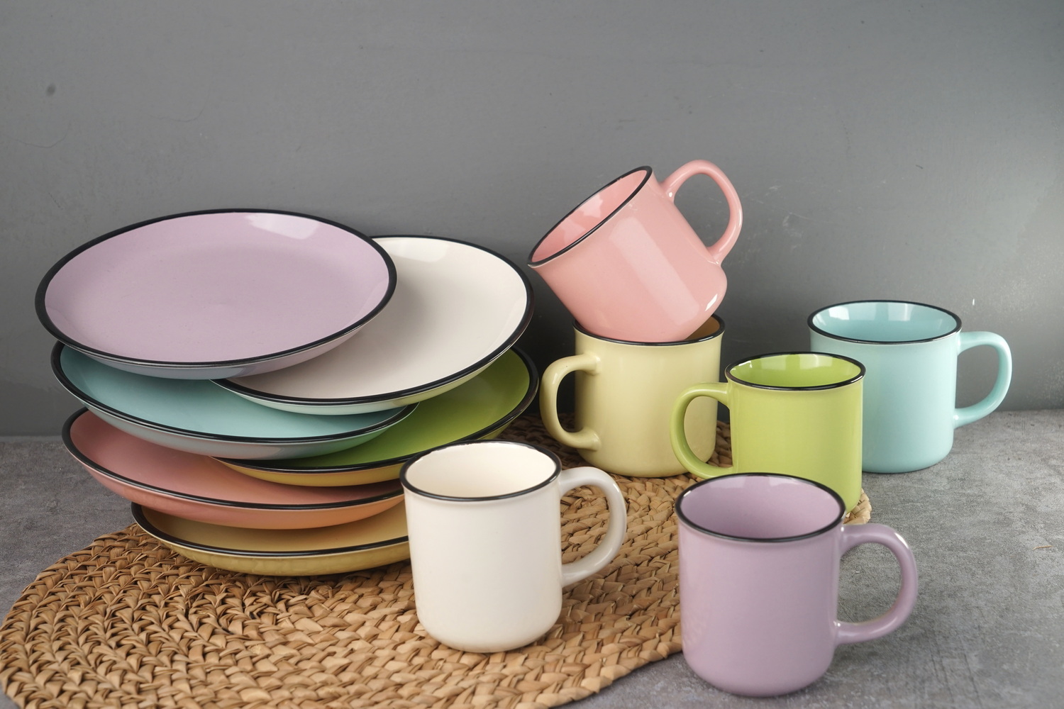 stoneware dinnerware set 4 people use black rim BH737