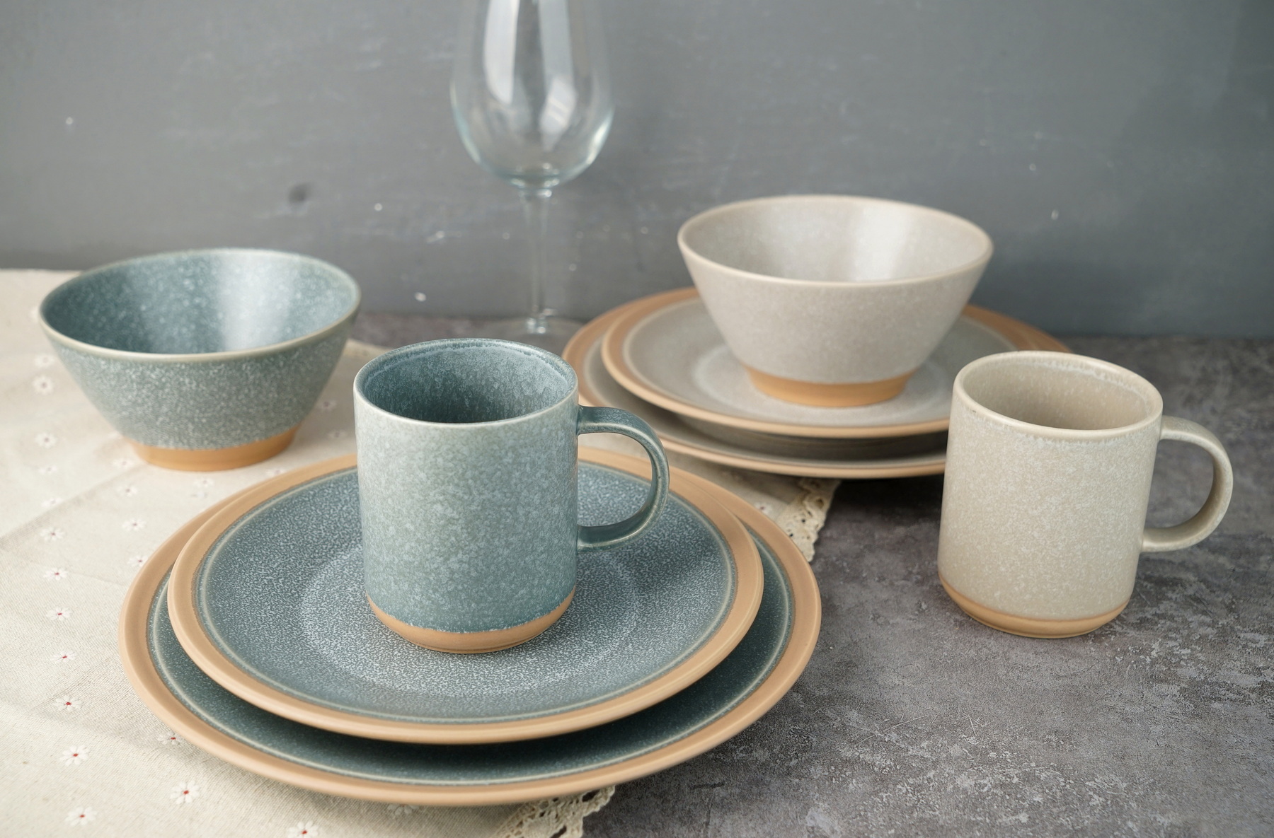 stoneware dinnerware set reactive glaze with rouge glaze