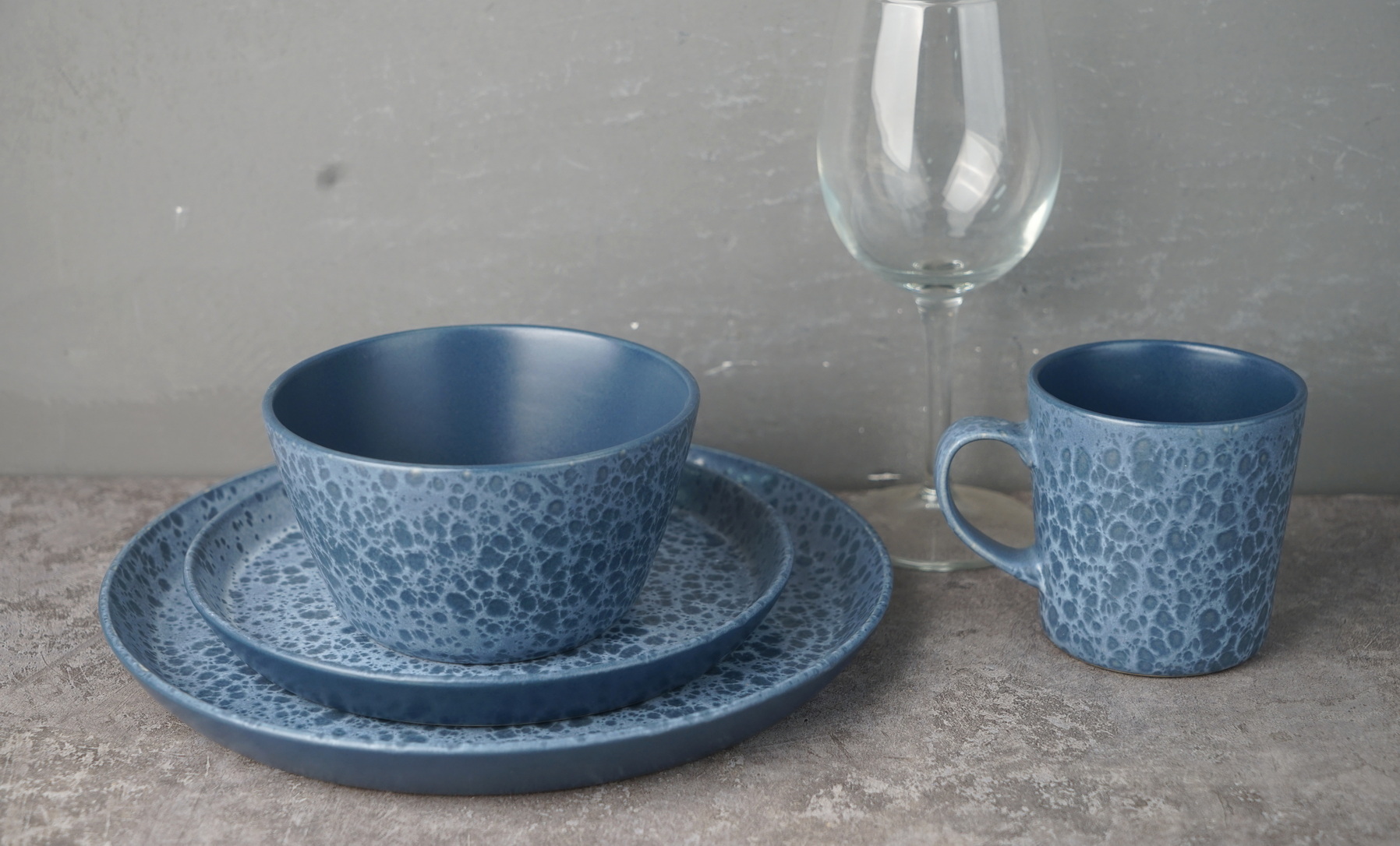 stoneware dinnerware set reactive glaze blue color