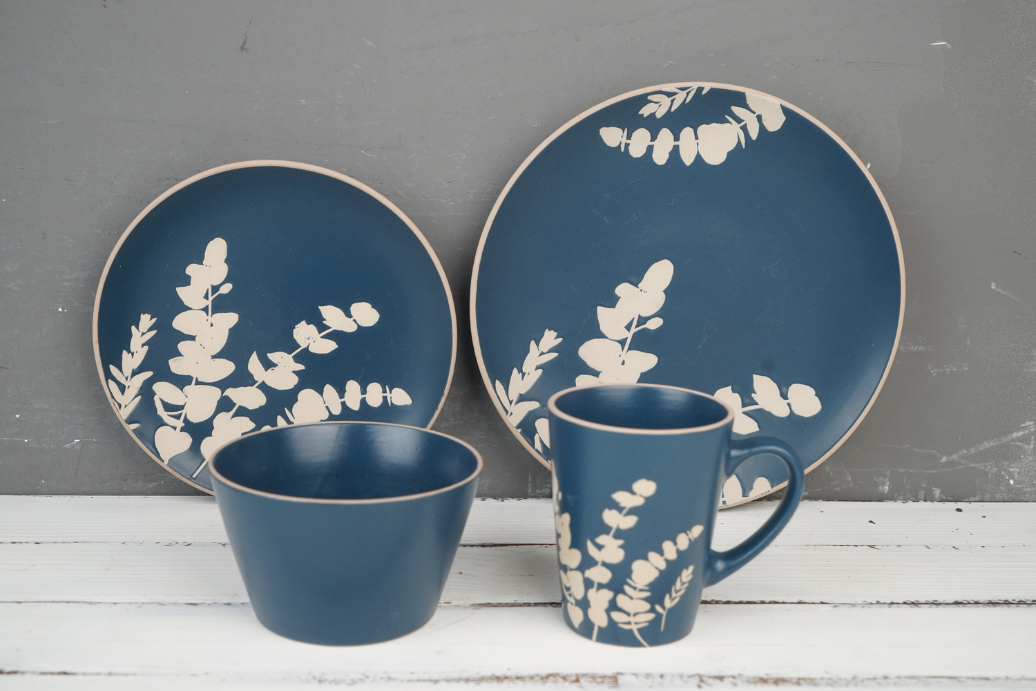 Stoneware matt blue glaze with engraved leaves print dinnerware set LS134