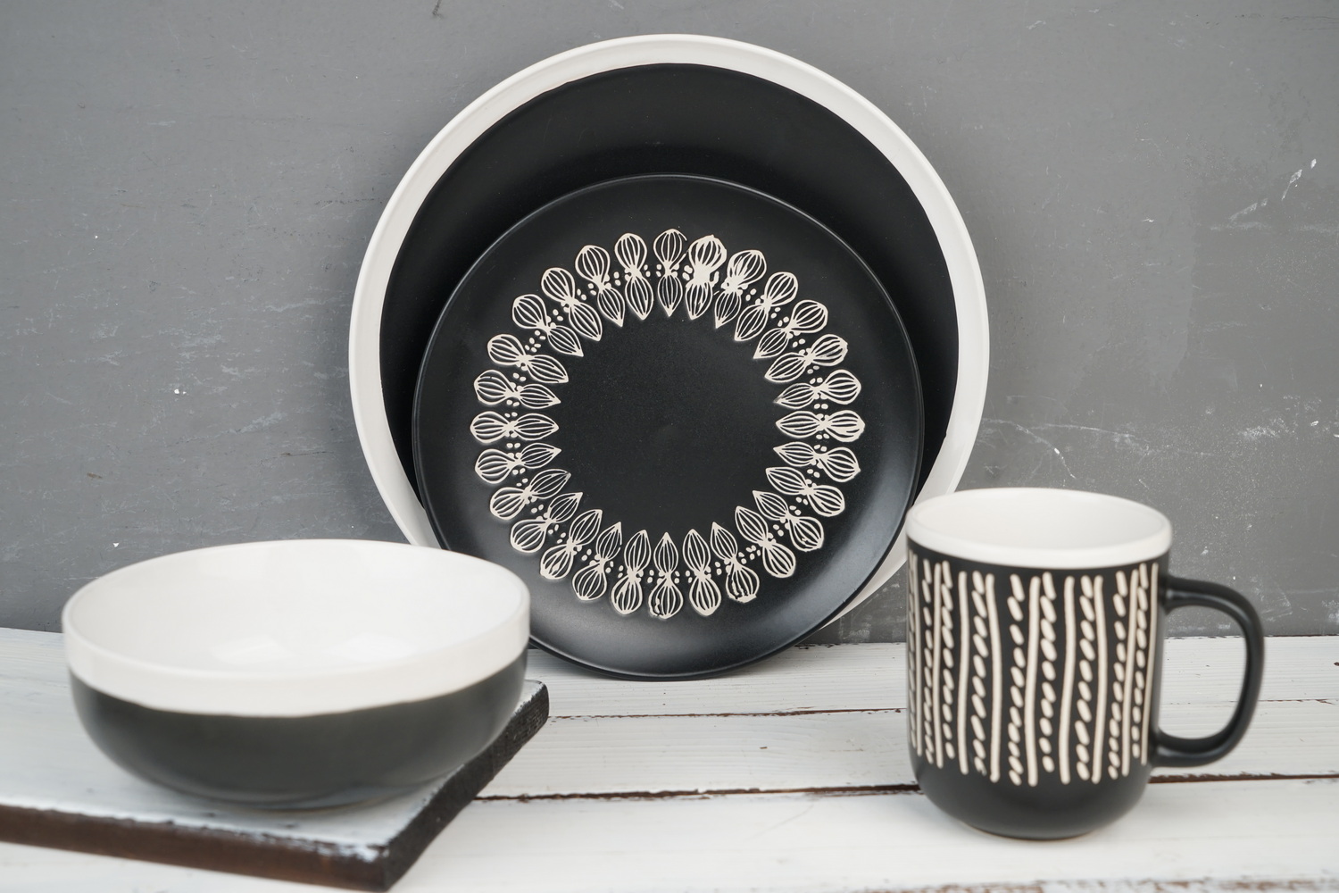 stoneware matt black glaze with engraved print dinnerware set LS132