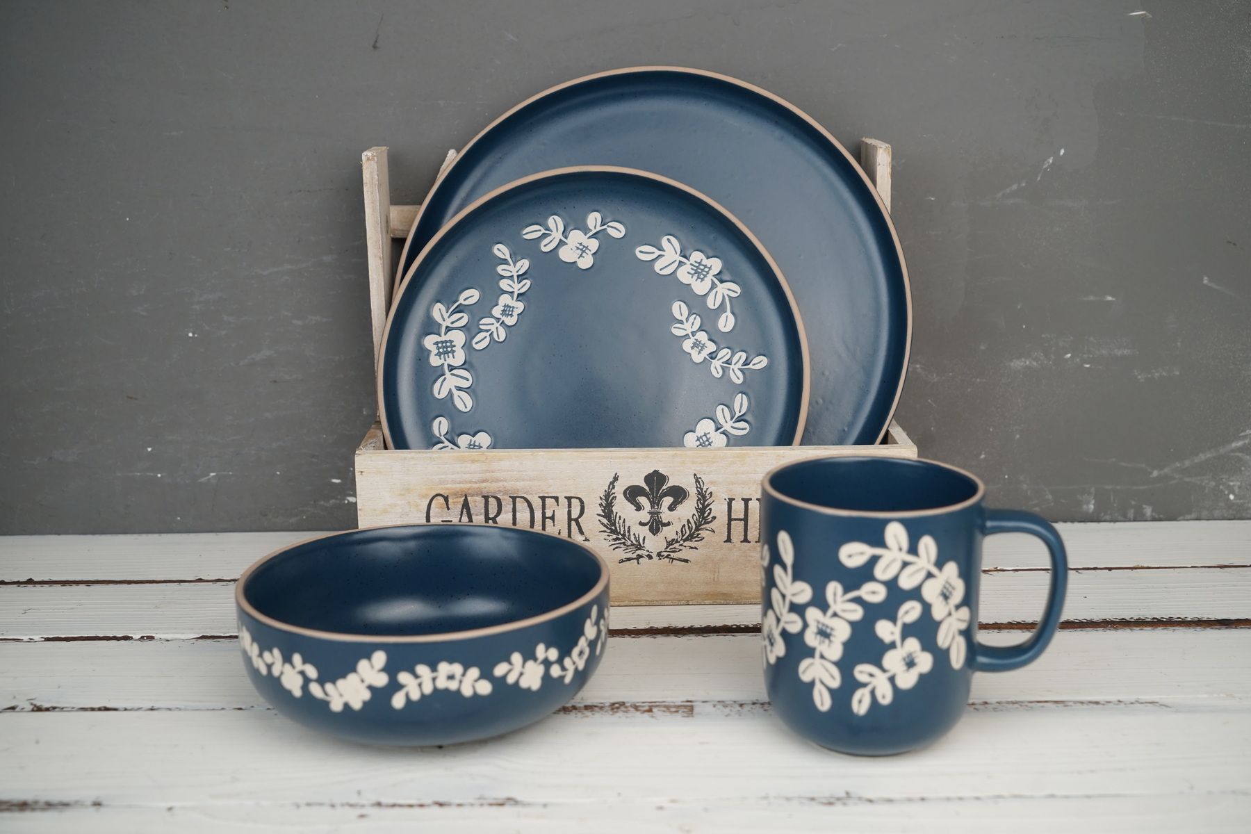 Stoneware matt blue glaze with engraved leaves LS131
