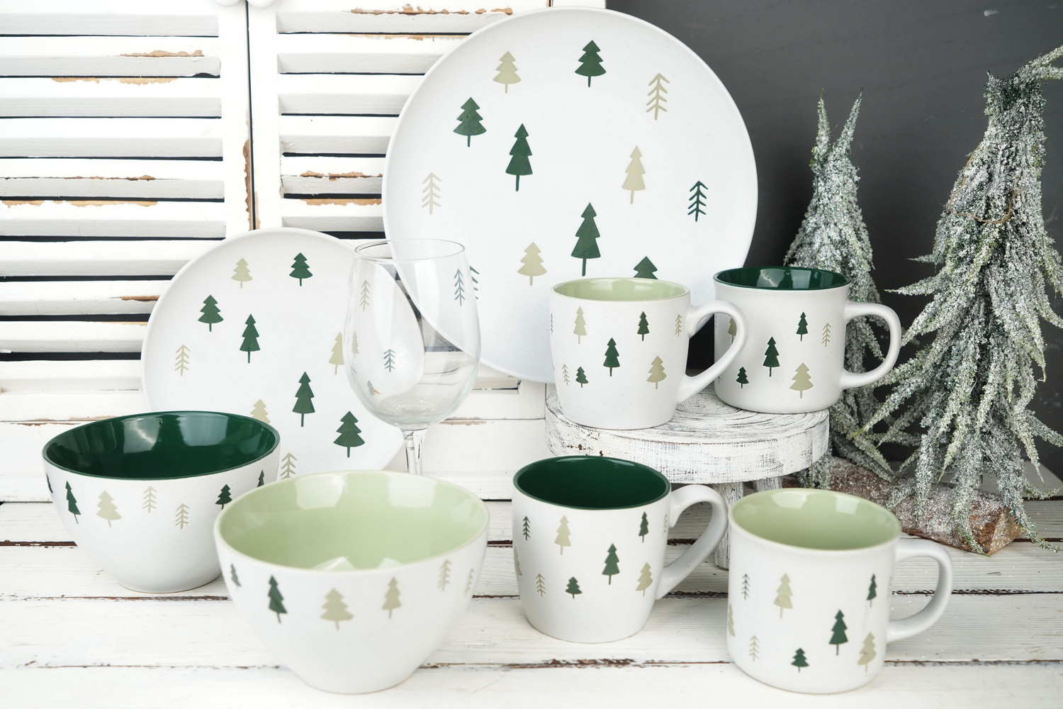 stoneware dinnerware set with engraved Christmas star BH891