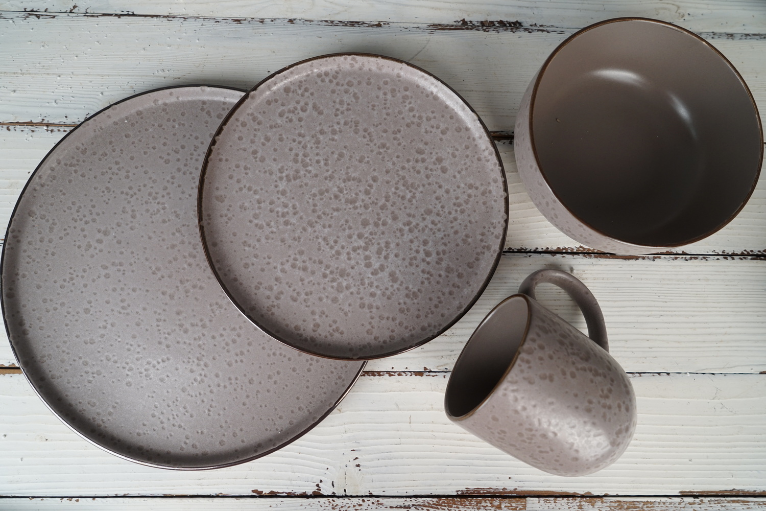 Stoneware dinnerware set with reactive glaze QX706
