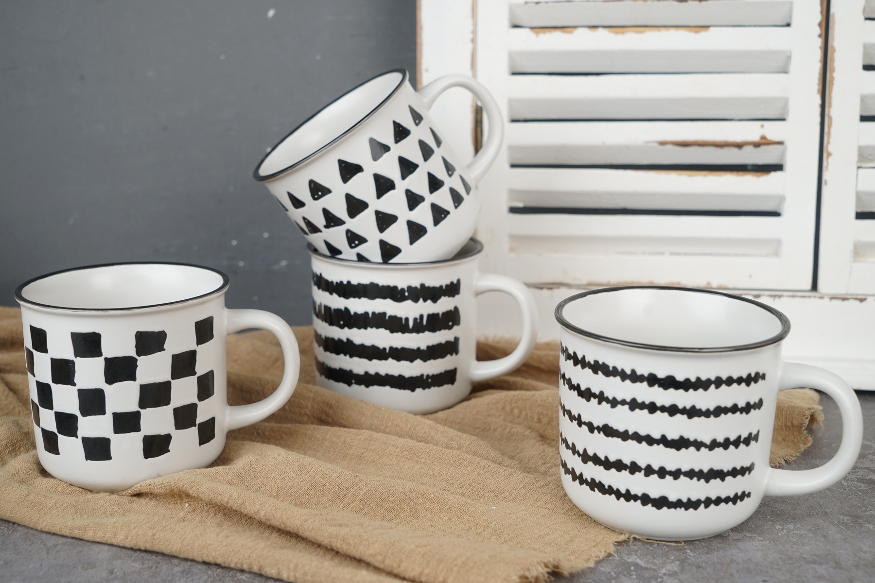 Stoneware mug engraved pattern LS169