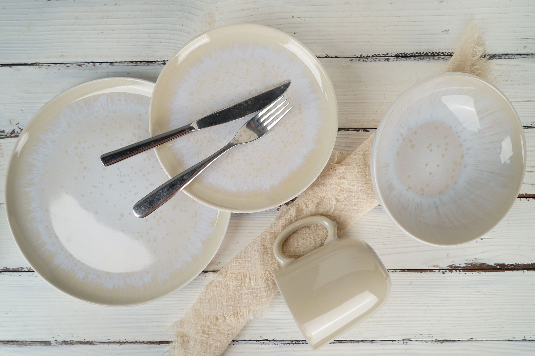Stoneware dinnerware set with reactive glaze QX708