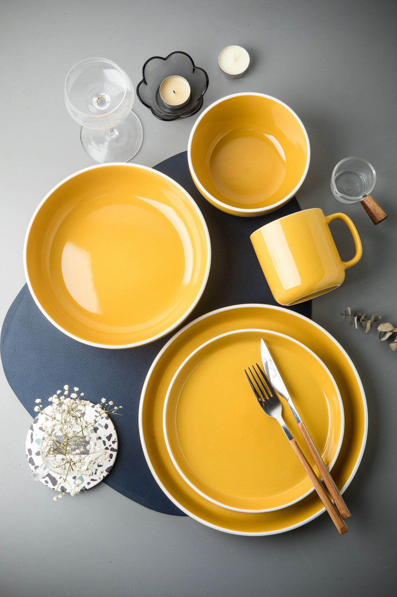Stoneware dinnerware set QX